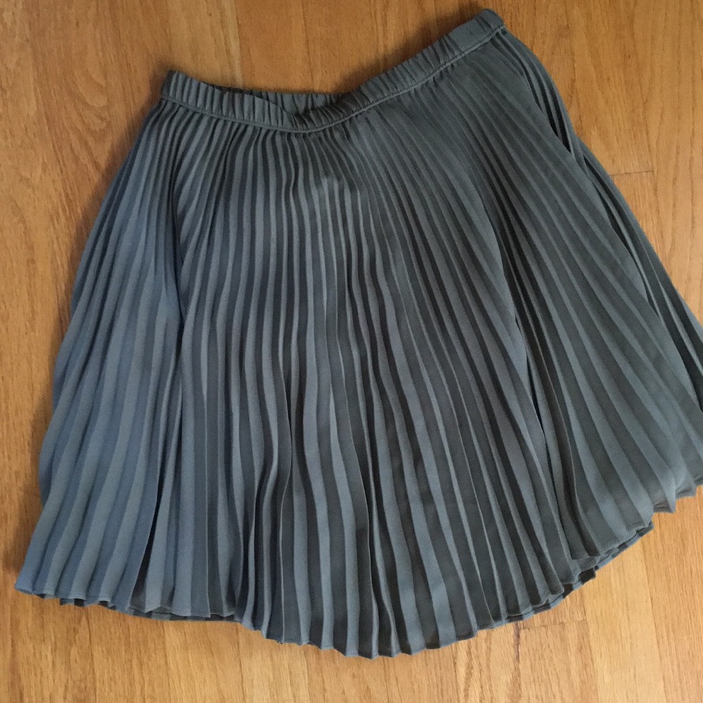 Olive Pleated Mini Skirt from Banana Republic sz 0